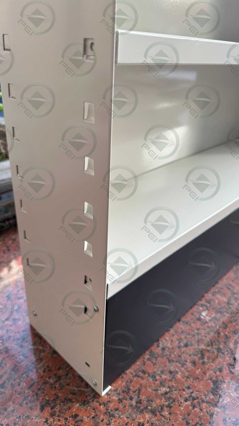 Detalle de estantería para farmacia