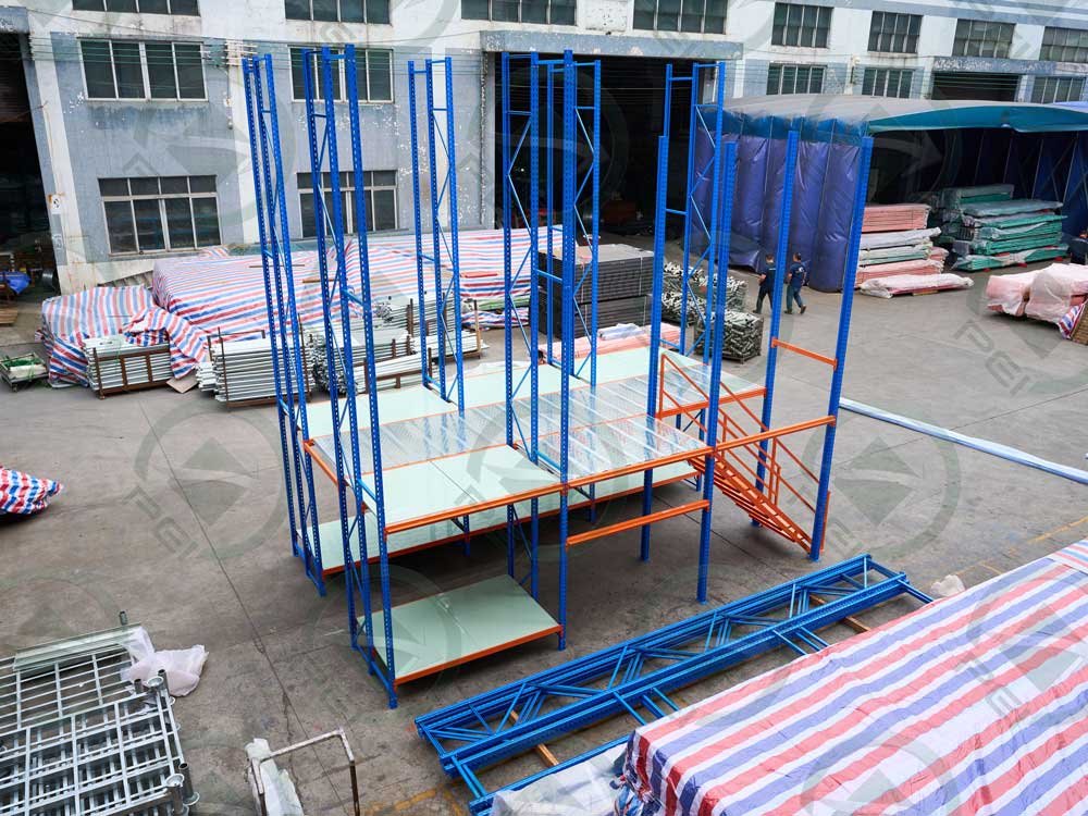 Detalle de rack mezzanine