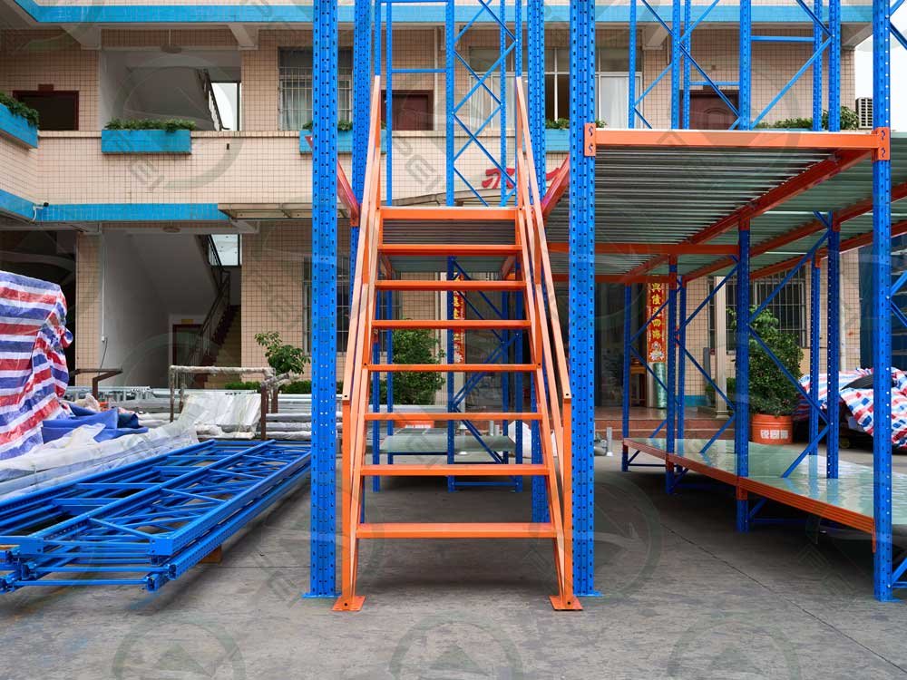 Detalle de rack mezzanine