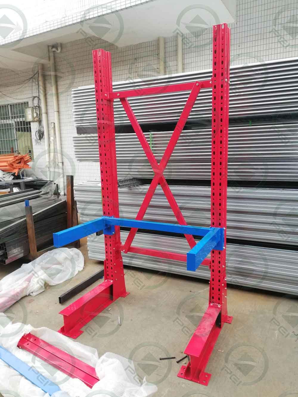 Imagen de detalle de estantería cantilever ligera